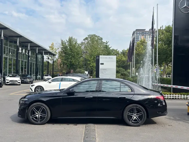 Mercedes-Benz E-Class — Фото автомобиля 3