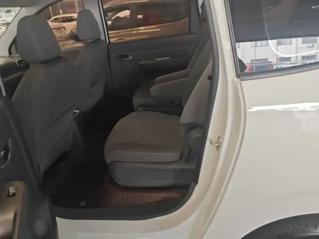 Wuling Hongguang — Фото автомобиля 12