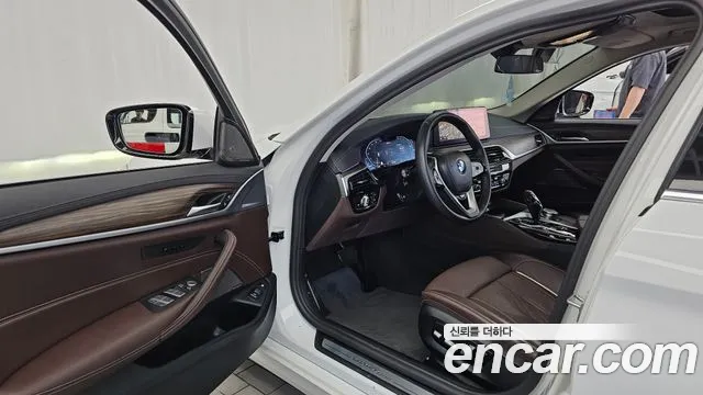BMW 5-Series — Фото автомобиля 10