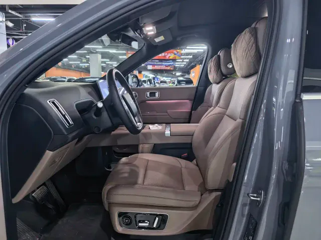 Li Auto L8 — Фото автомобиля 4