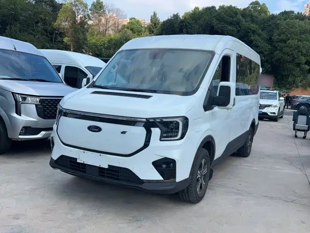 Фотография автомобиля — Ford E Transit