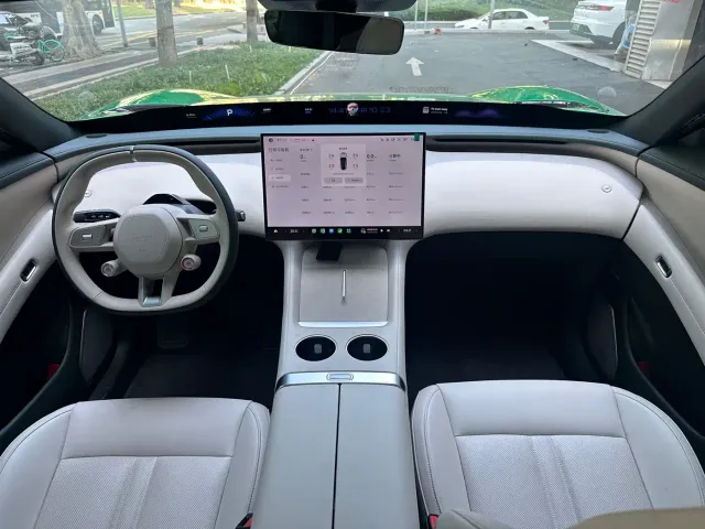 Xiaomi SU7 — Фото автомобиля 14