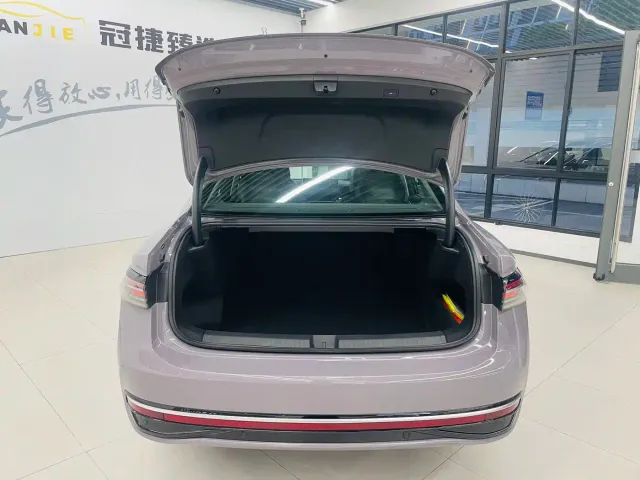 Volkswagen Passat — Фото автомобиля 17