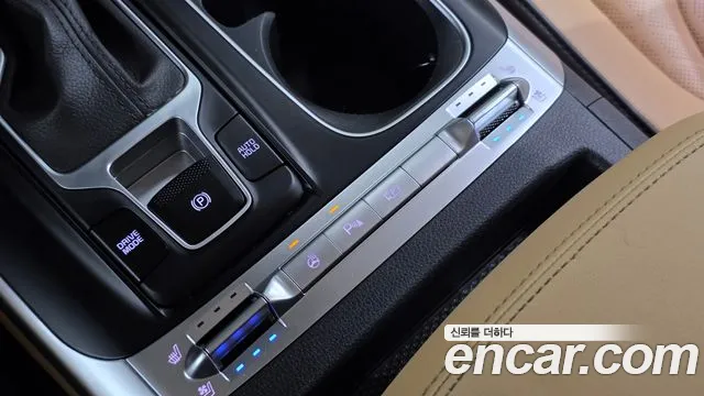 Kia Carnival Generation 4 — Фото автомобиля 23