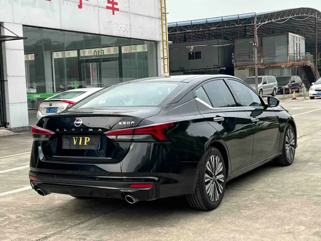 Nissan Teana — Фото автомобиля 6