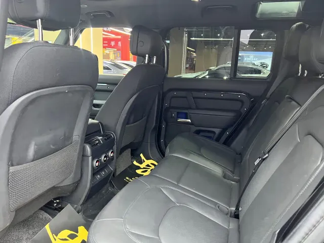 Land Rover Defender — Фото автомобиля 10