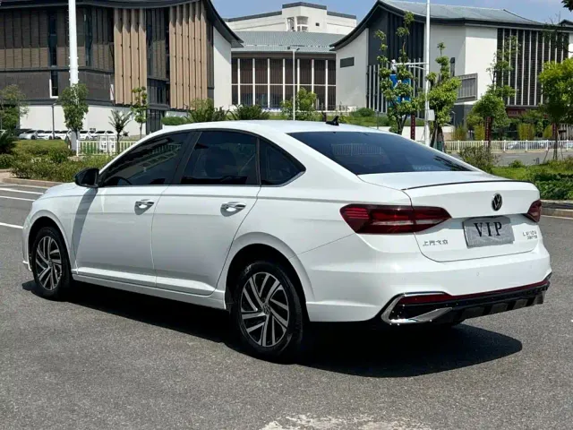 Volkswagen Lavida — Фото автомобиля 4