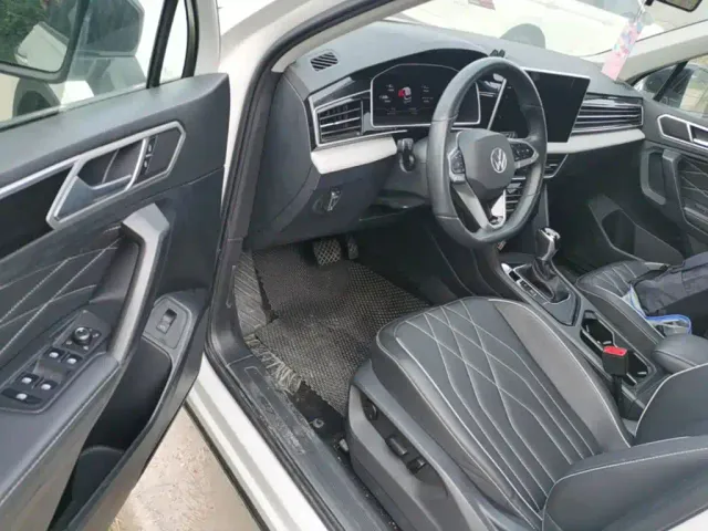 Volkswagen Tiguan L — Фото автомобиля 15