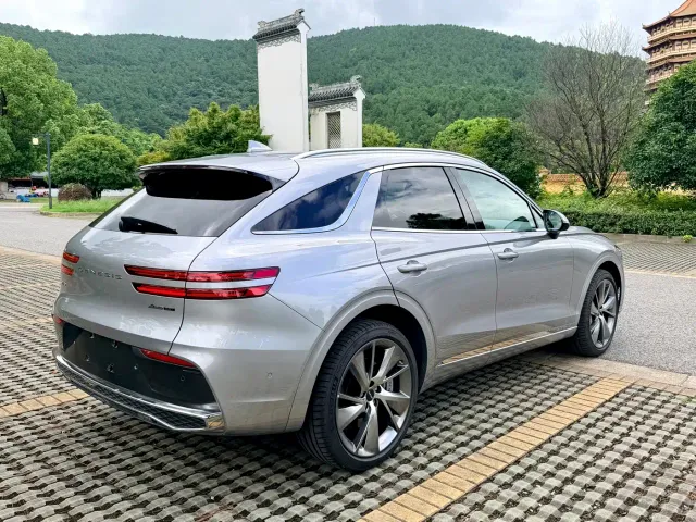 Genesis GV70 — Фото автомобиля 5