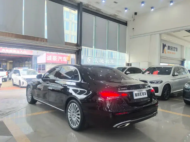 Mercedes-Benz E-Class — Фото автомобиля 4