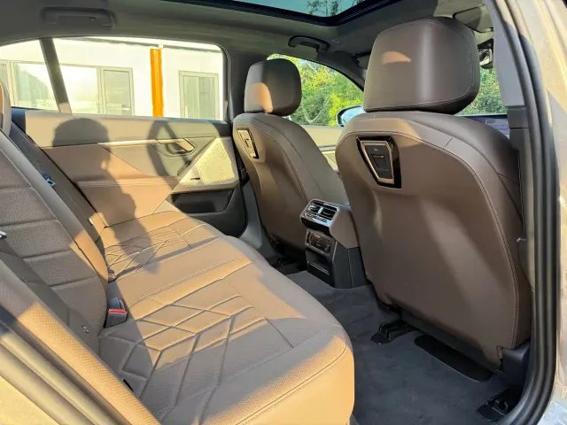 BMW i5 — Фото автомобиля 15