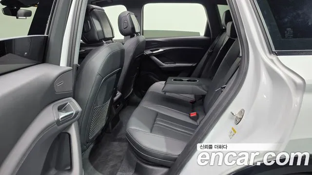 Audi Q6 e-tron — Фото автомобиля 11