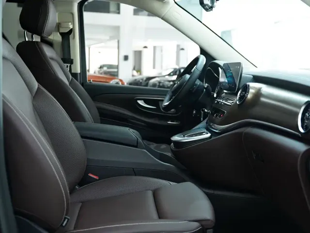 Mercedes-Benz V-Class — Фото автомобиля 16