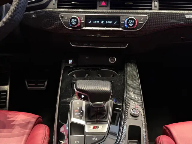 Audi S4 — Фото автомобиля 11