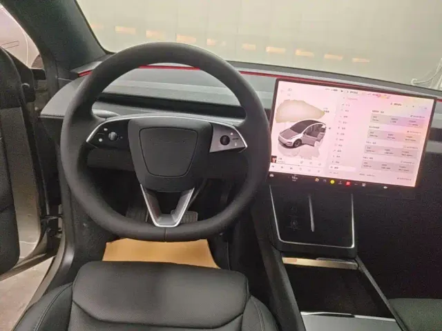 Tesla Model Y L — Фото автомобиля 10