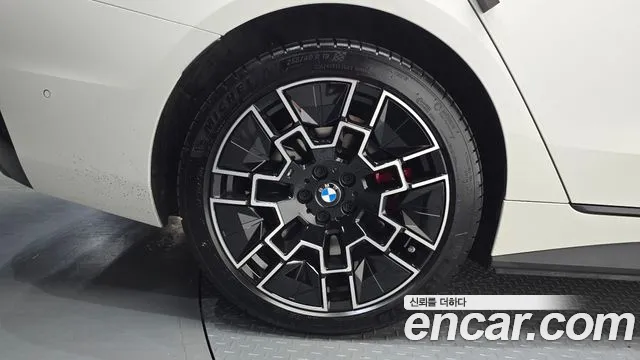 BMW i4 — Фото автомобиля 5