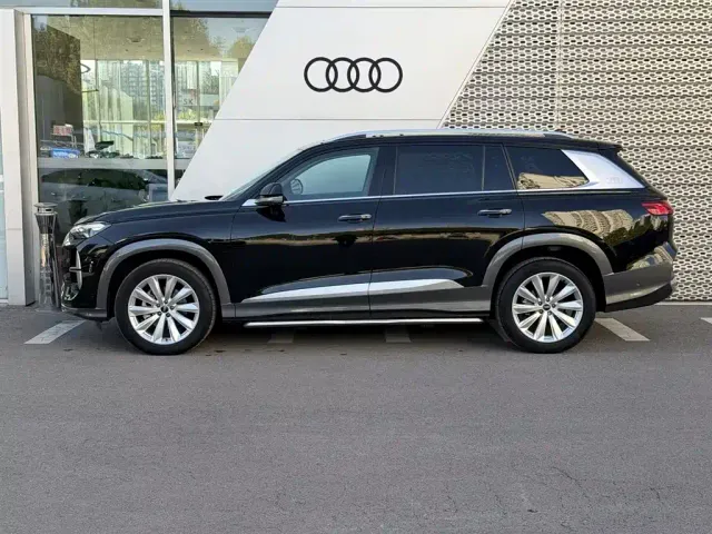 Audi Q6 — Фото автомобиля 10
