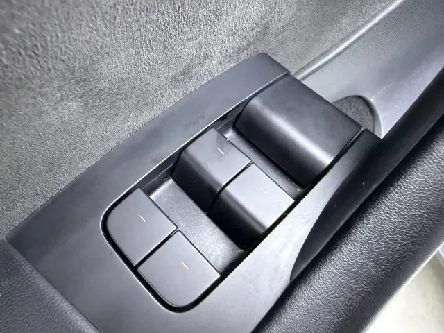 Tesla Model Y — Фото автомобиля 18