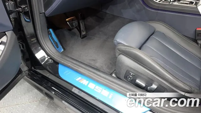 BMW 8 Series G15 — Фото автомобиля 26