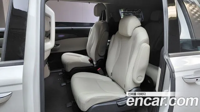 Kia Carnival Generation 4 — Фото автомобиля 18