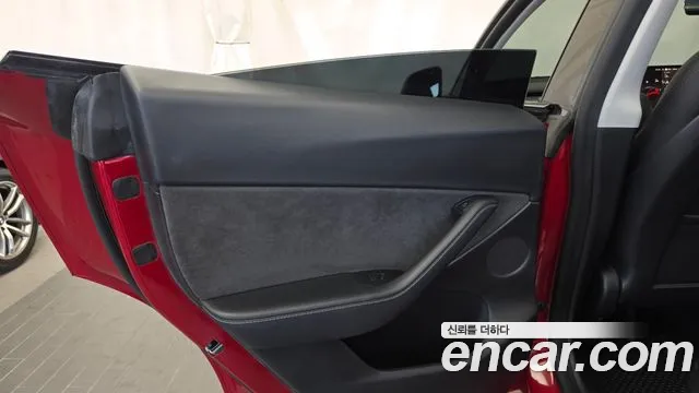 Tesla Model Y — Фото автомобиля 14