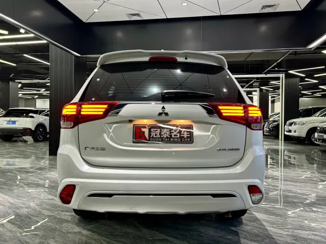 Mitsubishi Outlander — Фото автомобиля 6