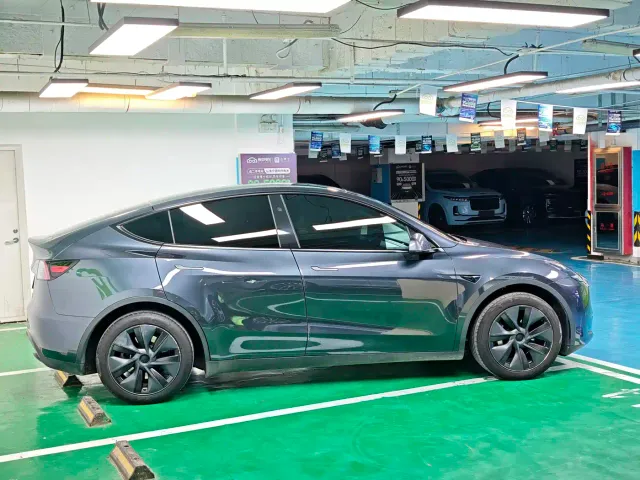 Tesla Model Y — Фото автомобиля 10