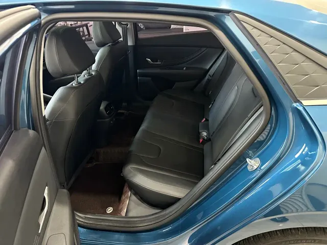 Hyundai Elantra — Фото автомобиля 7