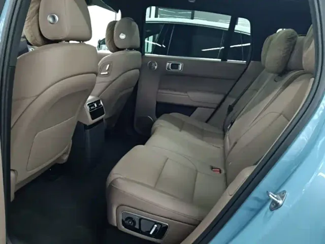 Li Auto L7 — Фото автомобиля 16