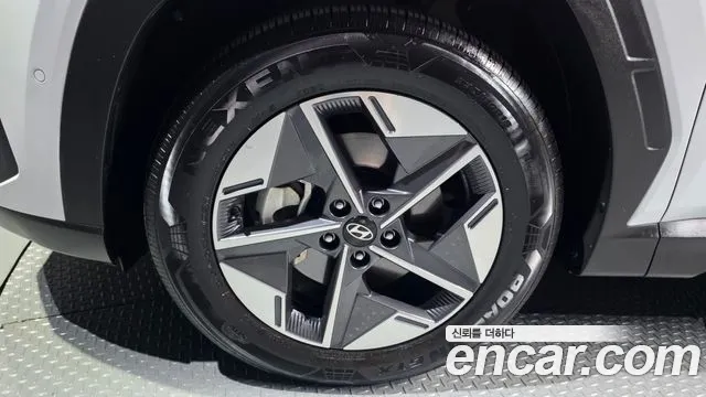Hyundai Tucson Новый Tucson (NX4) Бензин 1.6 турбо 2WD — Фото автомобиля 4