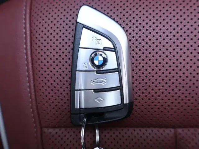 BMW 5 Series — Фото автомобиля 25