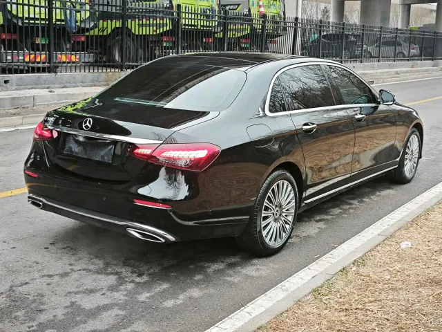 Mercedes-Benz E-Class — Фото автомобиля 6