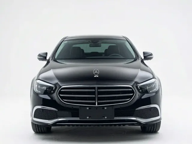Mercedes-Benz E-Class — Фото автомобиля 2