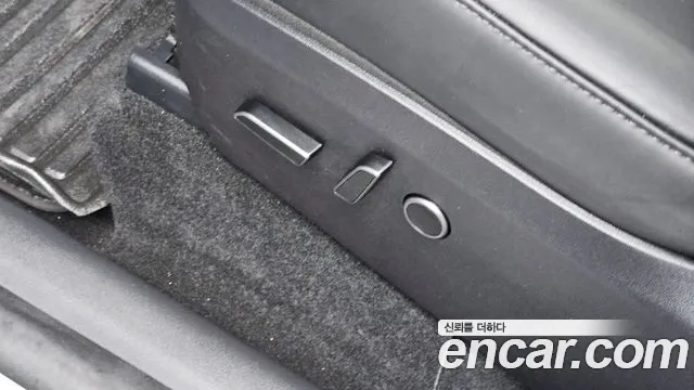 Tesla Model Y — Фото автомобиля 29