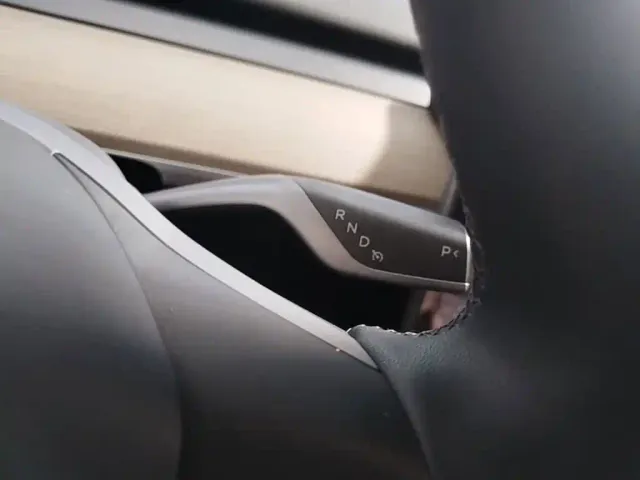 Tesla Model Y — Фото автомобиля 13