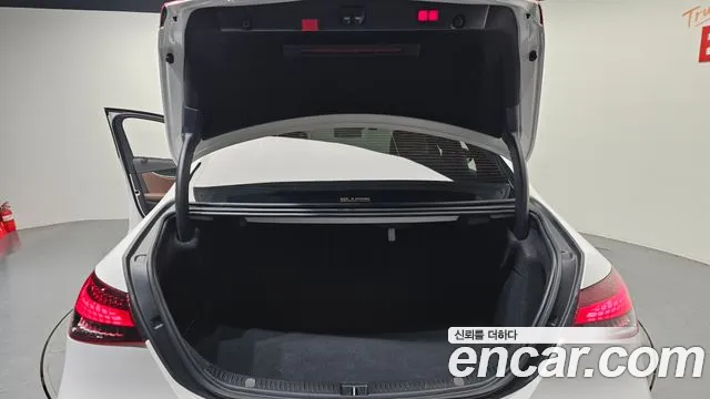 Mercedes-Benz E-Class — Фото автомобиля 20