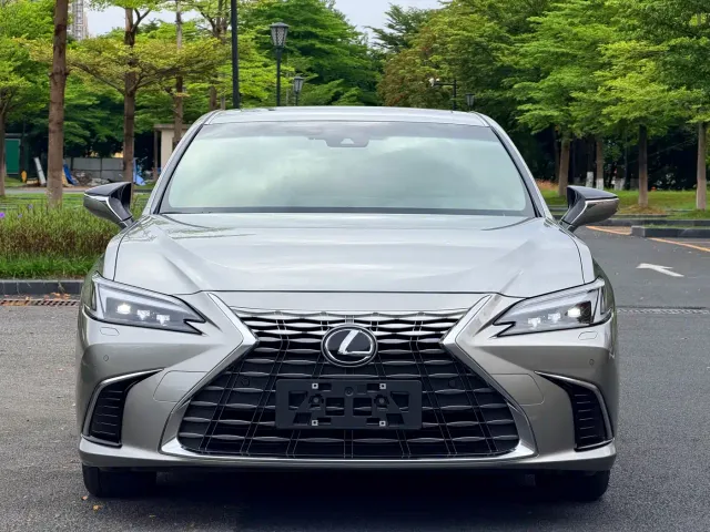 Lexus ES — Фото автомобиля 2