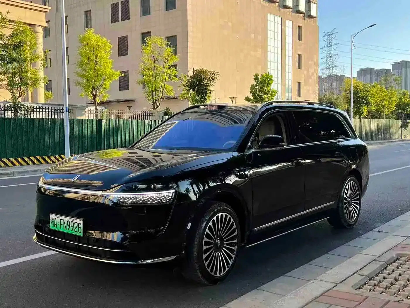 AITO Wenjie AITO M9 2025 Range Extender Max 52kWh 5-Seater — Фото автомобиля 3