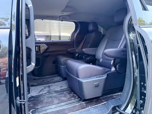 Toyota Sienna — Фото автомобиля 7