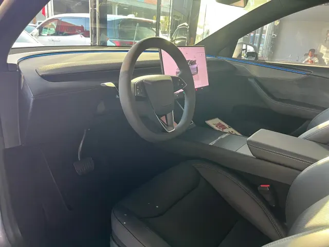 Tesla Model Y — Фото автомобиля 10