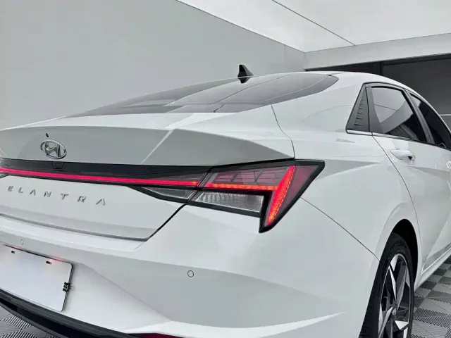 Hyundai Elantra — Фото автомобиля 9
