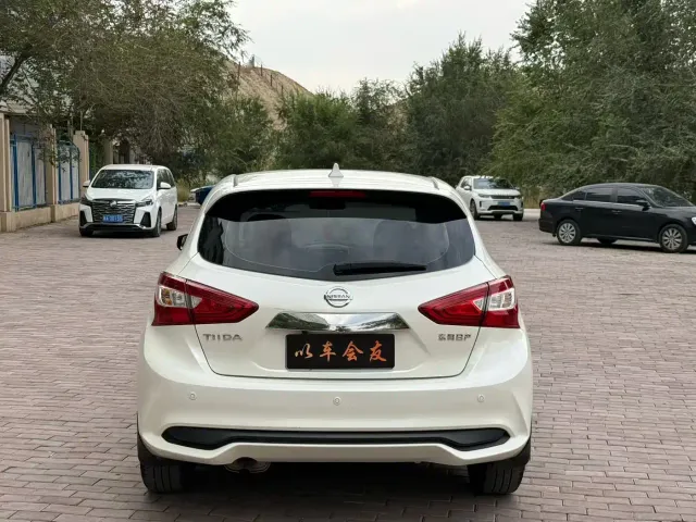 Nissan Tiida — Фото автомобиля 8