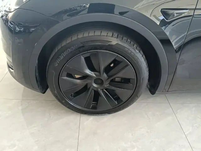 Tesla Model Y — Фото автомобиля 22