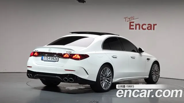 Mercedes-Benz E-Class — Фото автомобиля 2