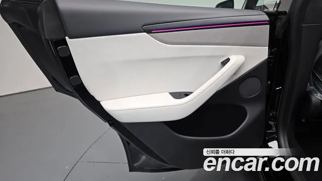 Tesla Model Y — Фото автомобиля 14
