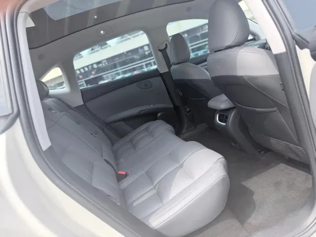 IM Motors LS6 — Фото автомобиля 11