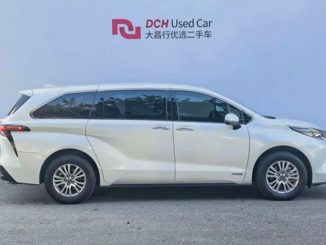 Toyota Sienna — Фото автомобиля 3