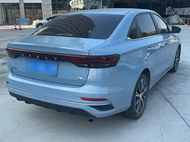 Geely Emgrand — Фото автомобиля 16