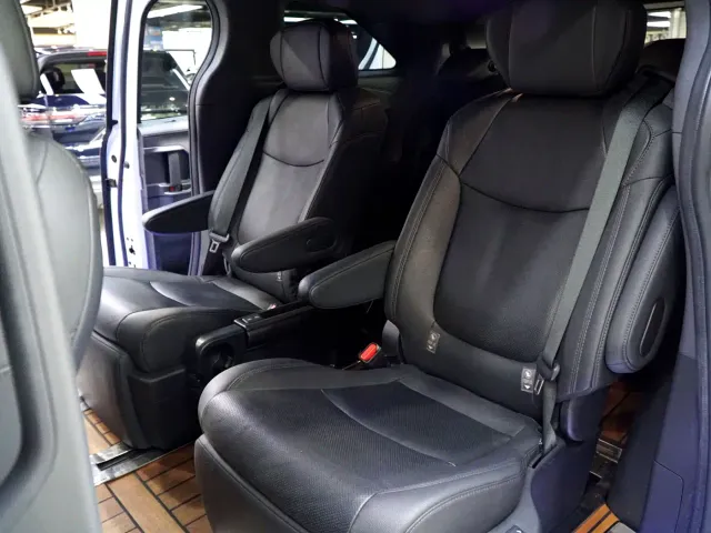 Toyota Sienna — Фото автомобиля 12