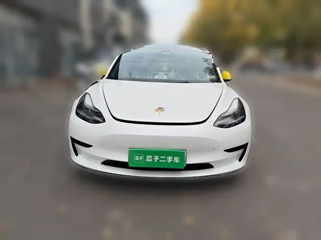 Tesla Model 3 — Фото автомобиля 2